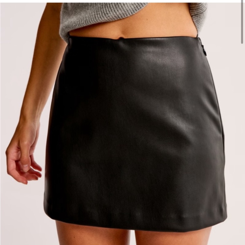 🎁Like New Abercrombie & Fitch Black Vegan Leather Skort XL/ 16-18